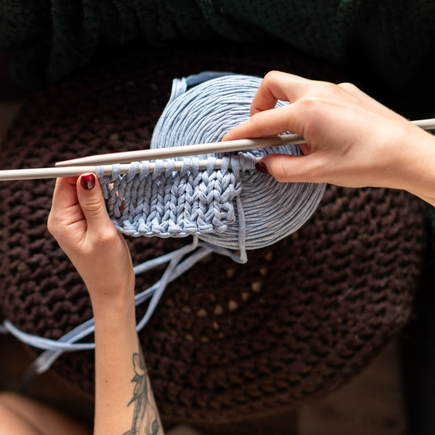 Dzierganie wśród książek